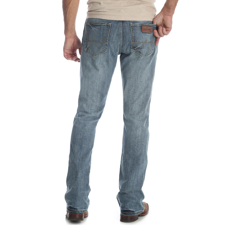 935NAV / Men's Wrangler® Boot Cut Slim Fit Jean