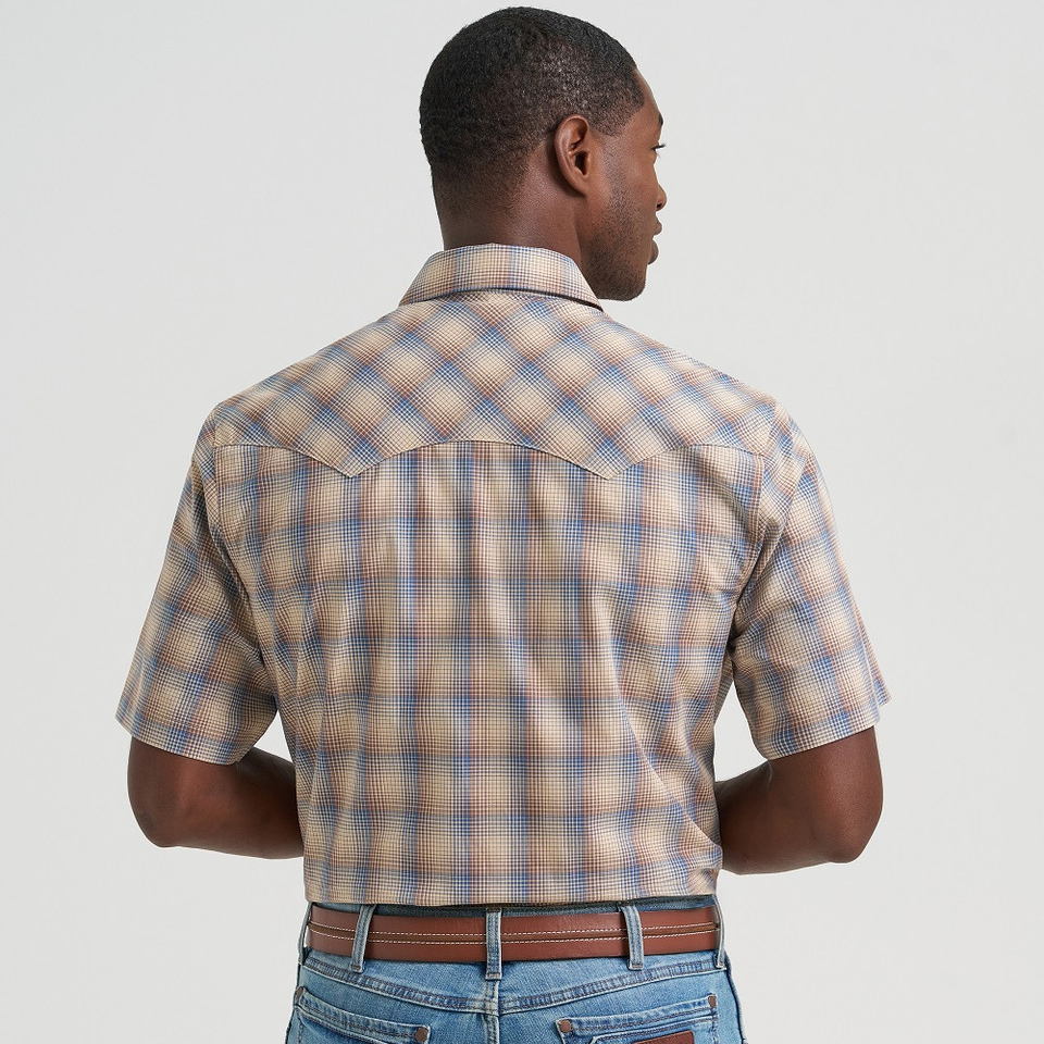 Wrangler® Men's Retro Short Sleeve Western Shirt - Brown Plaid