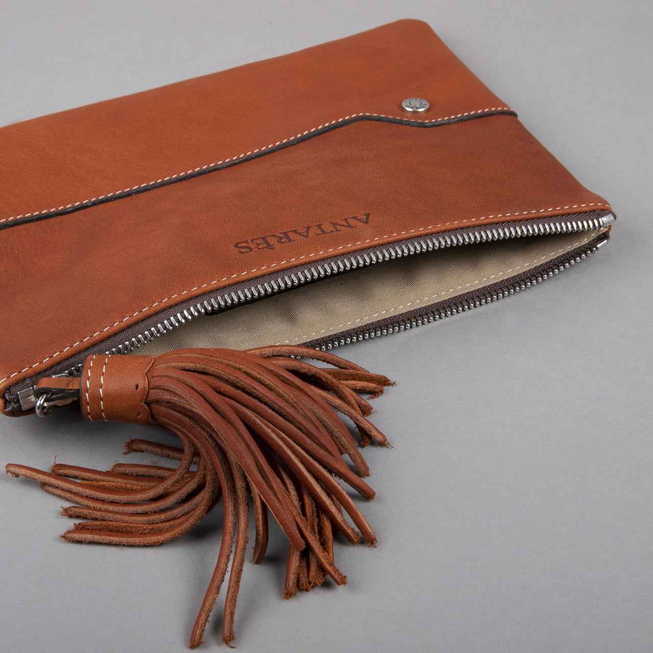 Antarès® London Clutch + FREE Custom Name Tag!